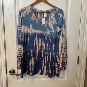 Pink lotus Sz M blue and lavender cut out v neck tie-dye longsleeve top NWT